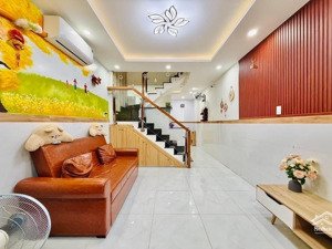 nhà đẹp full nội thất quang trung, gò vấp, 2 tầng 2pn 2wc, 3.3m x 11m, sổ vuông vức, hẻm 3m sạch sẽ