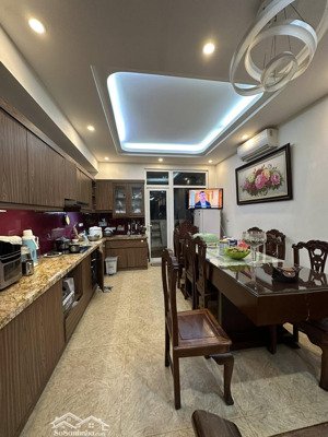 gia đình tôi cần bán nhà mặt phố chương dương, hải dương, mặt tiền 6m, vỉa hè rộng, kd tốt