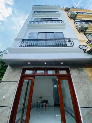 68m2*5t*15.58 tỷ, ngã 4 lò đúc, trần khát chân, ngà mới, thang máy, 