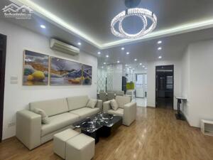 Cần bán gấp siêu phẩm chung cư Vip Cầu Giấy 131m2, 3Pn, full nội thất xịn