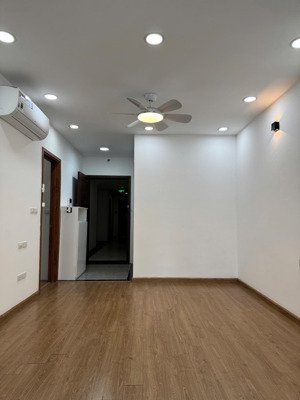 không nội thất giá 5,5 tỷ hàng xóm nhờ bán 2pn đang cho khách gđ việt thuê. chủ cần tiền bán gấp