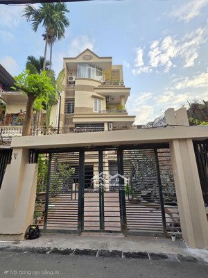 hiếm biệt thự sân vườn tây hồ 220m², mặt tiền 8,3m, có dòng tiền, giá đầu tư