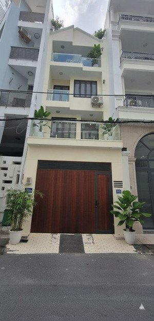 nhà 4 tầng, cách sân bay tsn 200m. hẻm như mặt tiền. thích hợp làm công ty, căn hộ dịch vụ cao cấp