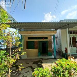 Nhà rộng có sân vườn cho thuê lâu dài