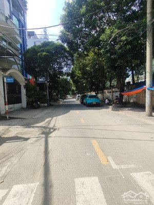 bán nhà hàng siêu hiếm cả đường chỉ có 1 căn đang bán chỉ mình e hiếu giữ! mặt tiền đẹp 12 m g