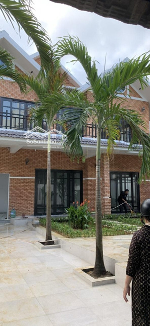 villa cổ điển, cách biển 50m, khu vực khách tây nhiều