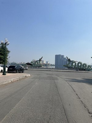 bán mảnh đất đẹp hoa hậu hàng xóm ciputra dt 97m2-mt8m-gần đường ôtô tránh-phố phú thượng.giá:20tỷ