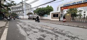 mặt đường cầu noi, cổ nhuế 77m2 đất
- mặt đường rộng, khu buôn bán sầm uất,