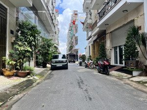 s.iêu phẩm 5 tầng btct hẻm 7m ô tô ngủ trong nhà gần hương lộ 2 chỉ nhỉnh 6 tỏi