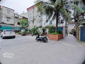 oto vào nhà chính chủ gửi bán phố định công hạ ,bán đất tặng lại nhà cấp 4 có 3 phòng đang cho thuê