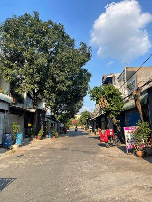 bán nhà mặt tiền gần đường lê hồng phong, dt743 - có dòng tiền - giá tốt - 150m2