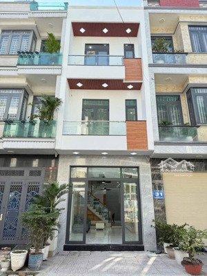 nhà phố 2 lầu trệt phường dĩ an