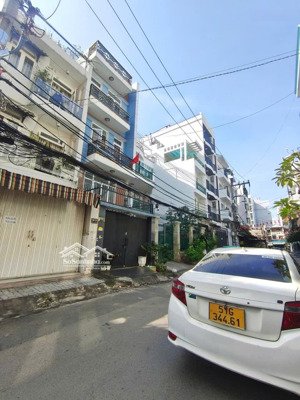 bán nhà đẹp cách quận 5 vài trăm mét, 2 tầng 4.5x17m, dòng tiền 12tr/tháng