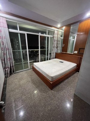 share phòng có ban công trong căn hộ new sài gòn full nội thất