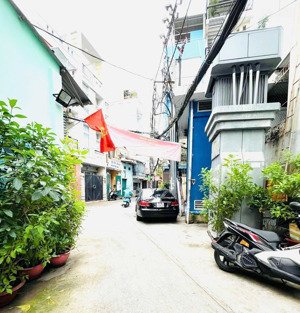 kèo thơm xe tải phường quận 4
khu nhà phân lô đồng bộ thẳng tắp
cách mt chỉ 20 mét