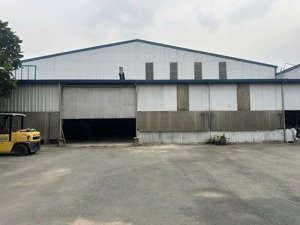 cho thuê kho. nhà xưởng trong kcn 7800m2 tại dĩ an, bình dương, 600 triệu