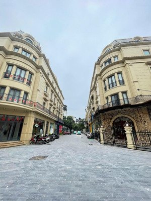 bán lk 5 tầng 132m giá chỉ 53 tỷ tại khu đô thị rue de charm lh: 