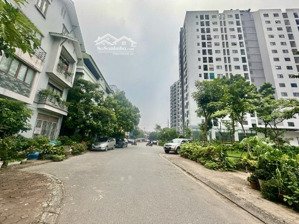 55m2 đất phân lô tại khu đô thị mới sài đồng phân lô vỉa hè ô tô tránh kinh doanh view công viên