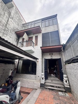 bán biệt thự 3 thoáng, sân vườn trước sau - long biên - ô tô vào nhà - gần phố chỉ 96 triệu/m2