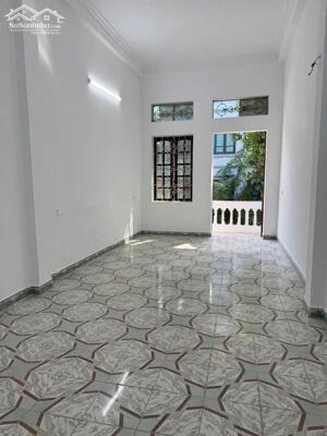 Bán 61,8m2 nhà 3 tầng hai mặt thoáng trước sau 87 Đức Giang. Sử dụng tạm hoặc cho thuê dòng tiền