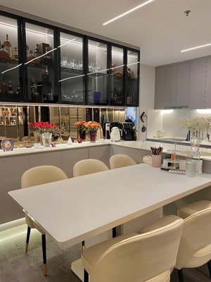 cho thuê căn hộ siêu sang dragon hill 1, tầng 6 căn 4 thang máy, giá 18 triệu. lh 