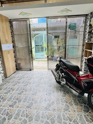 nhà thống nhất (4x14) 2 tầng 3 pn, không lộ giới giá chỉ 5 tỷ 2