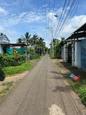 sát bên trường tiểu học ngay khu dân cư đông đúc 6x25 sổ riêng full thổ cư xây dựng tự do