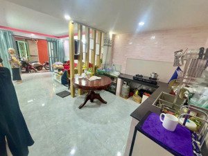 kèo thơm sát mặt tiền tiện di chuyển
bề ngang quá khủng cho căn nhà 3,x mô tả:
- tôi chủ nhà cần