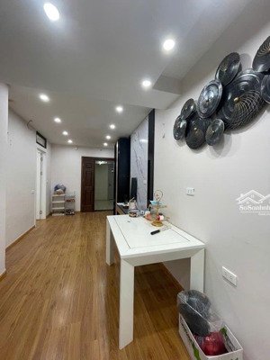 bán căn hộ 2pn tòa 30t2 nam trung yên 50m² full nội thất 4,8 tỷ
