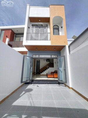 NHÀ LẦU HẠ 200 TRIỆU – CHỦ NGỘP BÁN GẤP 