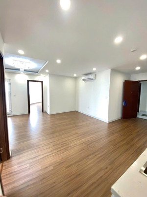 bán gấp căn 3pn2vs- 81.9m2- 5,15 tỷ eurowidnow 10p vào phố, cạnh vin cổ loa