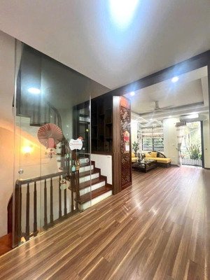 bán nhà phố chùa bộc- trung tâm đống đa - ngõ nông gần phố - thoáng trước sau - full nội thất xịn