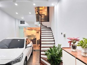 bán nhà 5 tầng gara ô tô tại việt hưng, phường việt hưng. giá rất hợp lý