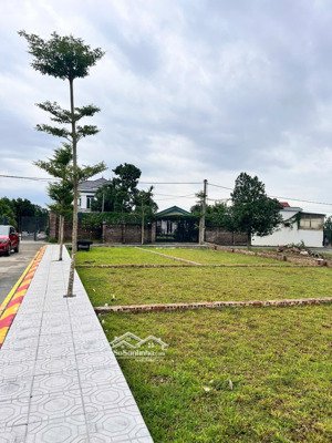 hơn 2 tỷ chính chủ bán lô đất 100m² trung tâm phú cát sát quốc lộ kết nối trực tiếp khu cnc hòa lạc