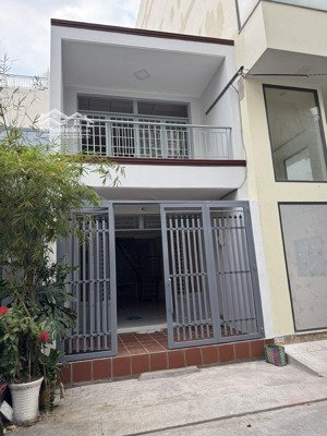 cho thuê nhà 2 tầng đường số xe tải ra vào ngay chợ tân mỹ quận 7