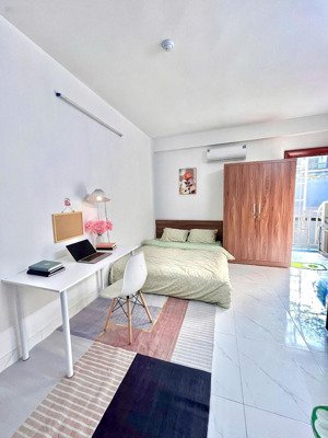 ccmn mới xây nội thất nguyên seal ban công thoáng