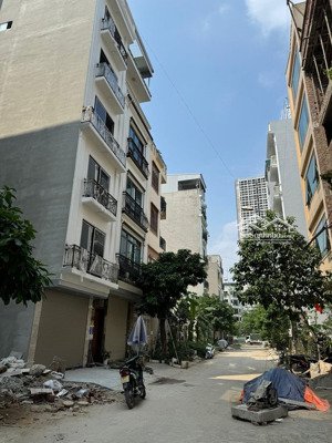 cho thuê nhà tại khu dịch vụ vạn phúc, hà đông.
nhà 6,5 tầng mới xây, thang máy