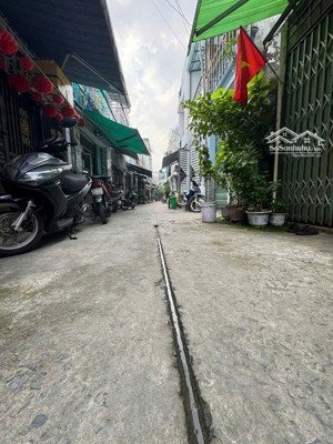 hẻm xe hơi mã lò 2 tầng 4x8.5m nở hậu tài lộc tiếp giáp lê văn quới chỉ 3.5 tỷ