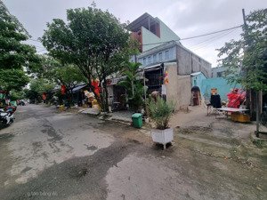 bán lô đát đường 5m5...
dt 72m2 kv nại hiện..sơn trà
giá 5ty 550.. bớt loc. 