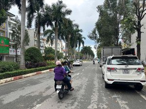 bán gấp 120m2 mặt tiền đường gs1, khu đô thị tmdv quảng trường xanh, ngay go dĩ an