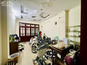 Bán nhà Nguyễn Đình Hoàn, Cầu Giấy, 45m2 x 5 tầng, 6PN, 2 Thoáng, Ngõ Nông, Giá 13.99 Tỷ