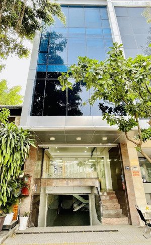 tòa nhà văn phòng cho thuê đường nguyễn xí, phường 26, dt: 6,5x20m. hầm - 5 tầng. ốp kính đẹp, pccc