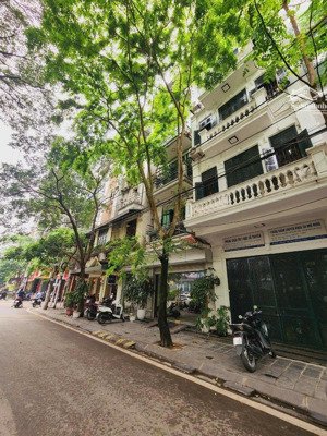 gia đình cần bán nhà phân lô đầm trấu, vỉa hè rộng, ô tô đỗ ngày đêm, mặt trước view sun grand city