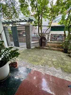 nhà bát khối - trung tâm quận long biên - mặt tiền rộng - nhà đẹp - gara ô tô