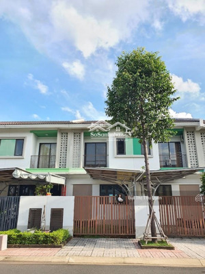 duy nhất căn nhà 2 tầng full sổ hồng chỉ 2 tỷ 8x