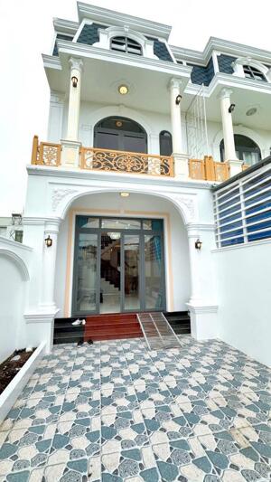 NHÀ MỚI XÂY MẶT TIỀN TRỤC CHÍNH KHU HOÀNG HẢO,TPVL