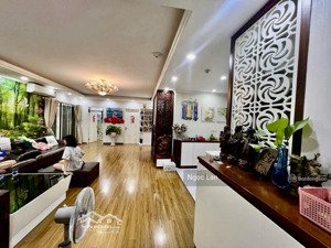 bán nhà tập thể giảng võ 35/130 m2 sổ đỏ tầng 2 mặt phố kim mã - ba đình 3 p ngủ ở thích gần hồ