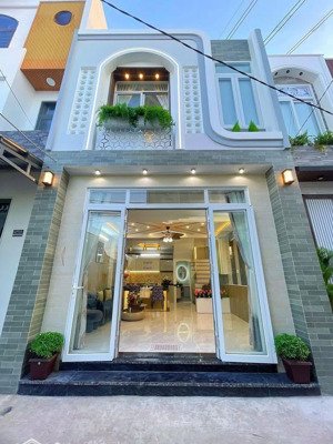 giá chốt nhanh 1 tỉ 080tr căn nhà q8 dưới cầu nguyễn tri phương mới như hình 95%