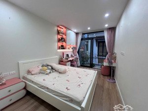 bán nhà 5 tầng có thang máy mặt ngõ lạc long quân