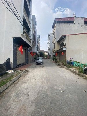 bán đất tại đường cầu giấy, dịch vọng, dt 65,4m2, mặt tiền 4,2m, lô góc, 3 thoáng, ô tô vào.